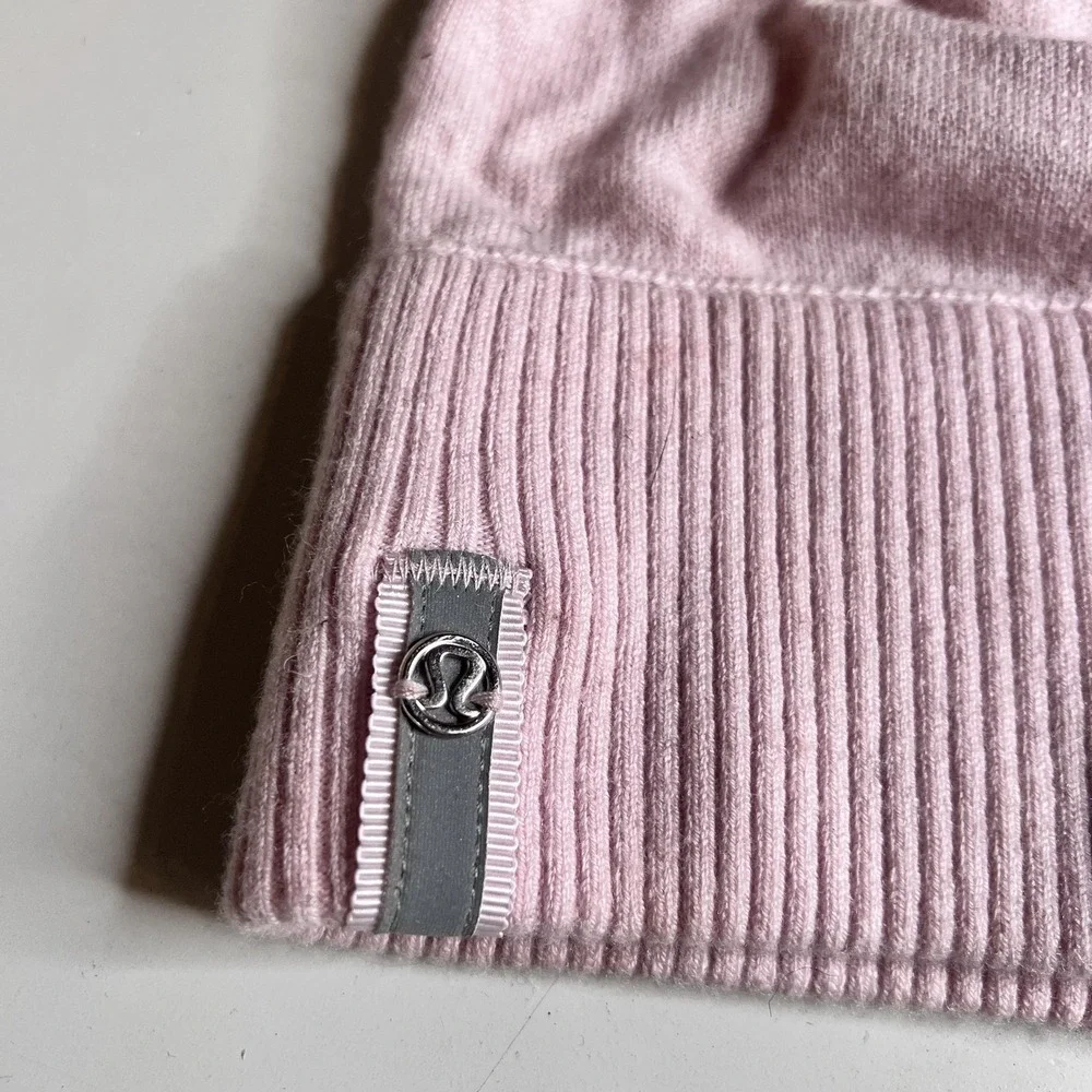 Lululemon Beanie Hat Unisex One Size Pink Merino Wool Knit Logo‎ Winter